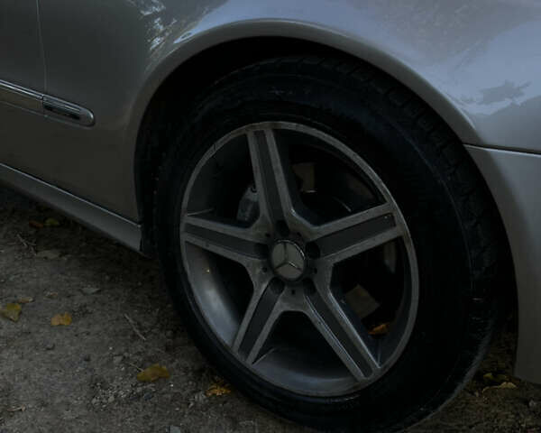 Мерседес Е-Класс 2003 в Черновцах на Automoto.ua Серый Мерседес Е-Класс, объемом двигателя 3.2 л и пробегом 400 тыс. км за 7000 $, фото 29 на Automoto.ua