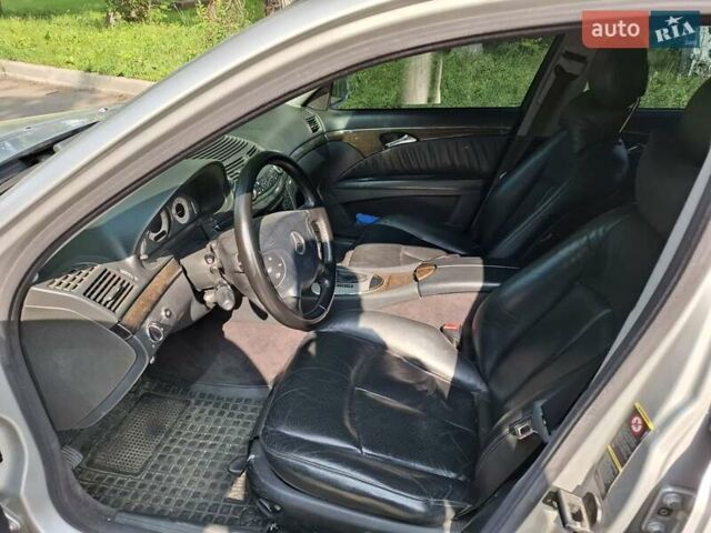 Серый Мерседес Е-Класс, объемом двигателя 1.8 л и пробегом 280 тыс. км за 5900 $, фото 5 на Automoto.ua