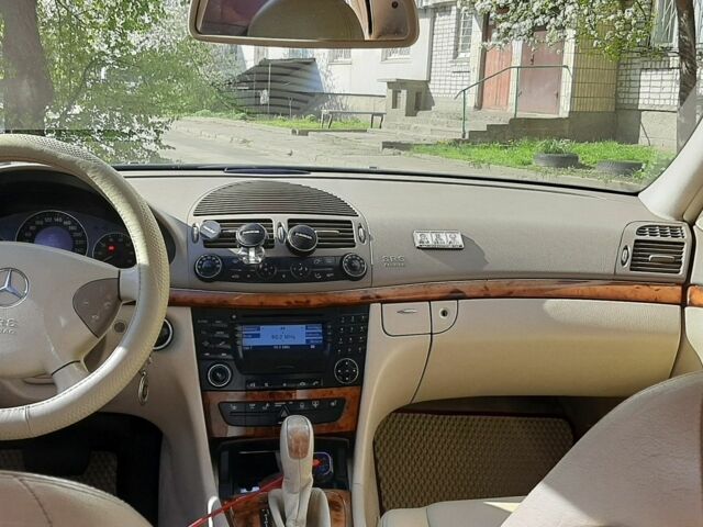 Серый Мерседес Е-Класс, объемом двигателя 3 л и пробегом 400 тыс. км за 6500 $, фото 7 на Automoto.ua