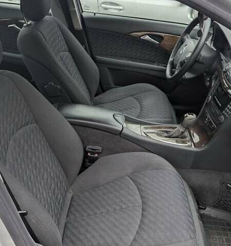 Сірий Мерседес Е-Клас, об'ємом двигуна 2.2 л та пробігом 490 тис. км за 6500 $, фото 9 на Automoto.ua