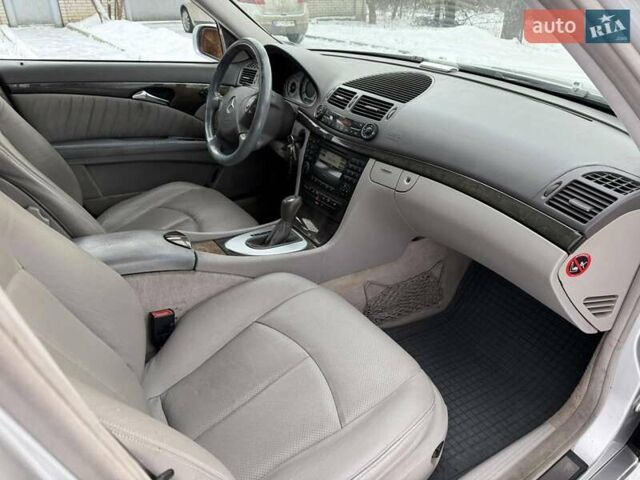 Серый Мерседес Е-Класс, объемом двигателя 2.6 л и пробегом 370 тыс. км за 5500 $, фото 8 на Automoto.ua