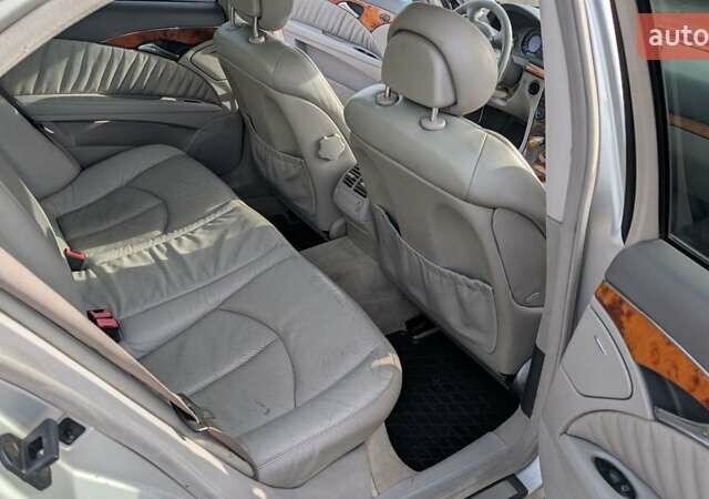 Серый Мерседес Е-Класс, объемом двигателя 2.2 л и пробегом 353 тыс. км за 3100 $, фото 10 на Automoto.ua