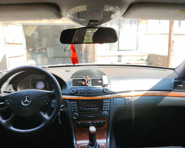 Серый Мерседес Е-Класс, объемом двигателя 2.8 л и пробегом 195 тыс. км за 7799 $, фото 6 на Automoto.ua