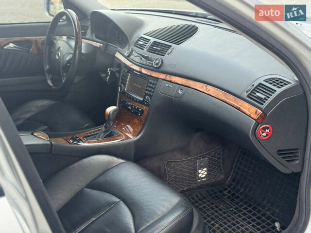 Мерседес Е-Клас 2003 у Сарнах на Automoto.ua Сірий Мерседес Е-Клас, об'ємом двигуна 2.2 л та пробігом 422 тис. км за 6999 $, фото 34 на Automoto.ua
