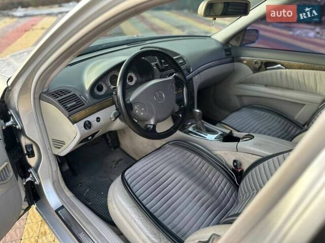 Серый Мерседес Е-Класс, объемом двигателя 4 л и пробегом 372 тыс. км за 6400 $, фото 2 на Automoto.ua