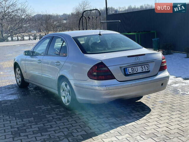 Серый Мерседес Е-Класс, объемом двигателя 2.2 л и пробегом 290 тыс. км за 3150 $, фото 2 на Automoto.ua