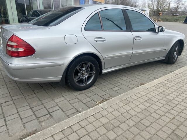 Серый Мерседес Е-Класс, объемом двигателя 1.8 л и пробегом 345 тыс. км за 6000 $, фото 4 на Automoto.ua