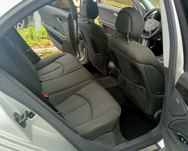 Серый Мерседес Е-Класс, объемом двигателя 1.8 л и пробегом 292 тыс. км за 6900 $, фото 18 на Automoto.ua