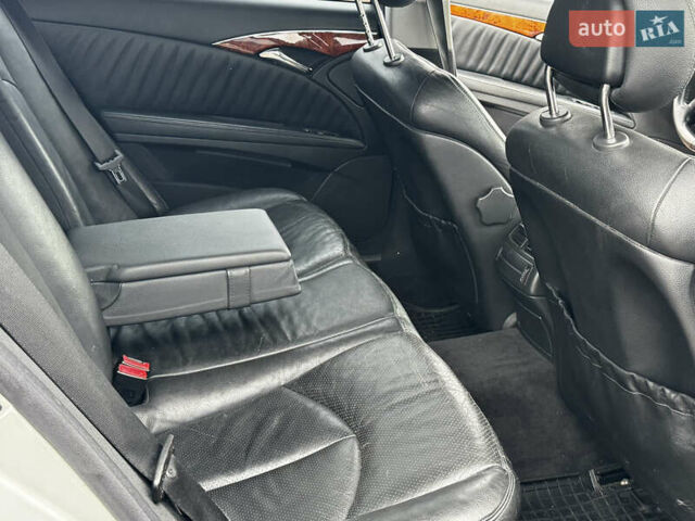 Сірий Мерседес Е-Клас, об'ємом двигуна 3.2 л та пробігом 314 тис. км за 5900 $, фото 13 на Automoto.ua