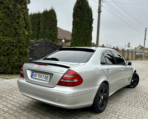 Сірий Мерседес Е-Клас, об'ємом двигуна 2.2 л та пробігом 266 тис. км за 6200 $, фото 2 на Automoto.ua