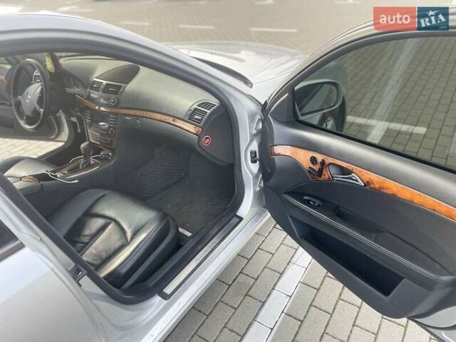 Серый Мерседес Е-Класс, объемом двигателя 2.7 л и пробегом 200 тыс. км за 8000 $, фото 1 на Automoto.ua