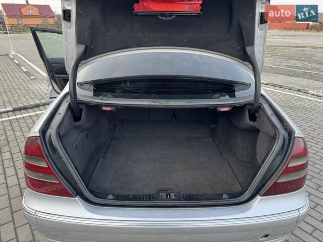 Серый Мерседес Е-Класс, объемом двигателя 2.1 л и пробегом 473 тыс. км за 5750 $, фото 28 на Automoto.ua