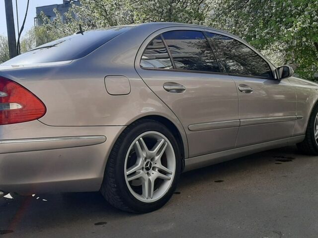 Серый Мерседес Е-Класс, объемом двигателя 3 л и пробегом 400 тыс. км за 6500 $, фото 5 на Automoto.ua