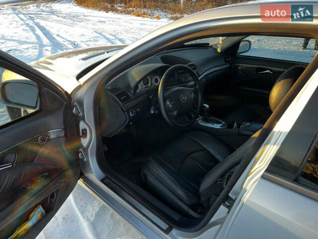 Сірий Мерседес Е-Клас, об'ємом двигуна 2.7 л та пробігом 431 тис. км за 6800 $, фото 16 на Automoto.ua