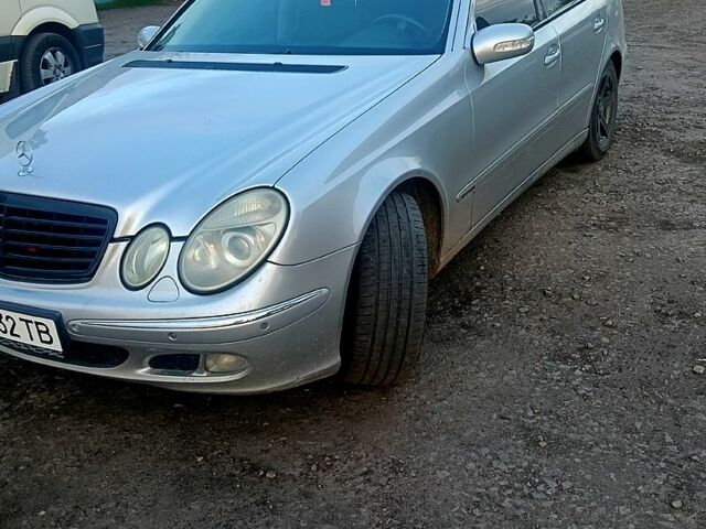 Сірий Мерседес Е-Клас, об'ємом двигуна 2.1 л та пробігом 300 тис. км за 6500 $, фото 4 на Automoto.ua