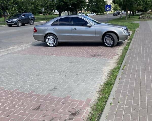 Серый Мерседес Е-Класс, объемом двигателя 2.6 л и пробегом 420 тыс. км за 8999 $, фото 9 на Automoto.ua