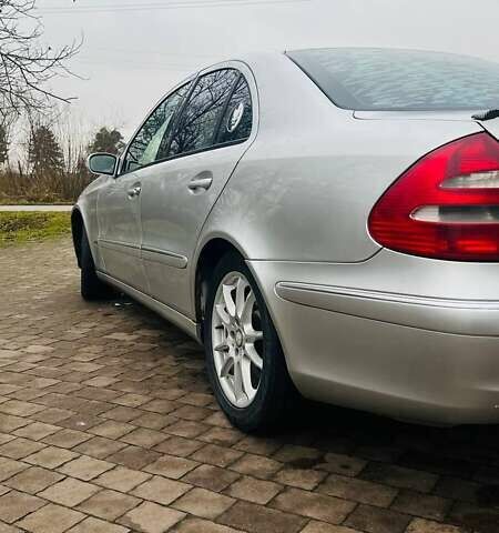 Серый Мерседес Е-Класс, объемом двигателя 3.2 л и пробегом 528 тыс. км за 4500 $, фото 4 на Automoto.ua