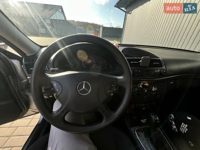 Сірий Мерседес Е-Клас, об'ємом двигуна 2.2 л та пробігом 367 тис. км за 5800 $, фото 12 на Automoto.ua