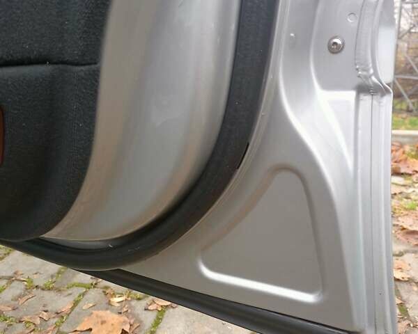 Серый Мерседес Е-Класс, объемом двигателя 1.8 л и пробегом 292 тыс. км за 6900 $, фото 27 на Automoto.ua