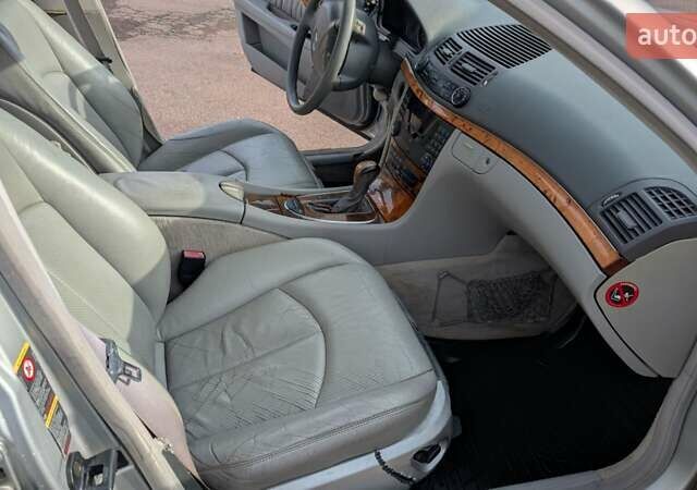 Серый Мерседес Е-Класс, объемом двигателя 2.2 л и пробегом 353 тыс. км за 3100 $, фото 11 на Automoto.ua