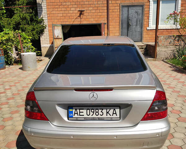 Серый Мерседес Е-Класс, объемом двигателя 2.8 л и пробегом 195 тыс. км за 7799 $, фото 3 на Automoto.ua