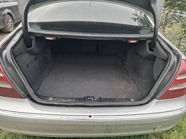 Серый Мерседес Е-Класс, объемом двигателя 2.1 л и пробегом 489 тыс. км за 5500 $, фото 9 на Automoto.ua