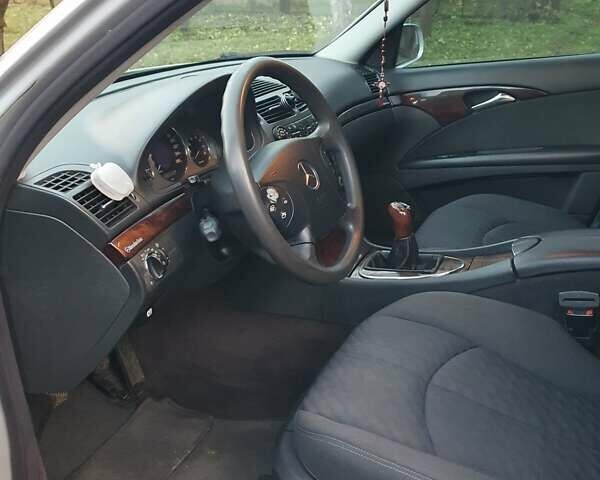 Серый Мерседес Е-Класс, объемом двигателя 1.8 л и пробегом 248 тыс. км за 4800 $, фото 24 на Automoto.ua