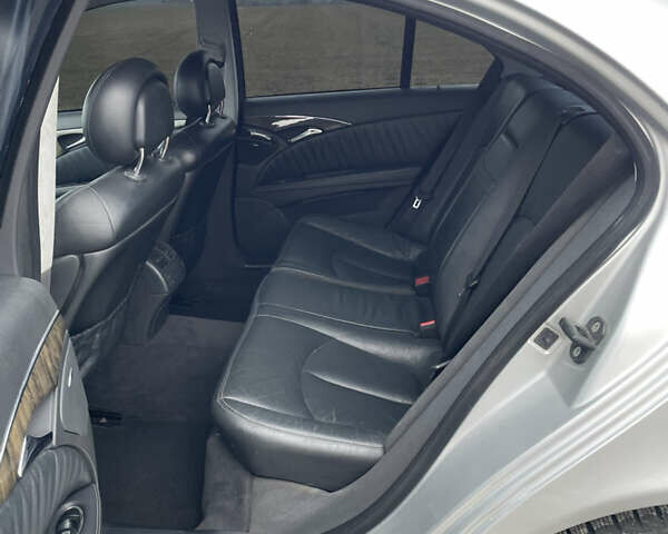 Сірий Мерседес Е-Клас, об'ємом двигуна 2.2 л та пробігом 265 тис. км за 5900 $, фото 33 на Automoto.ua