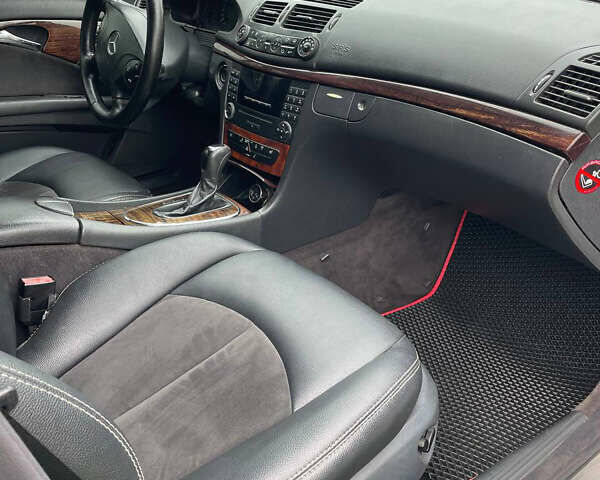 Серый Мерседес Е-Класс, объемом двигателя 2.6 л и пробегом 322 тыс. км за 4700 $, фото 12 на Automoto.ua