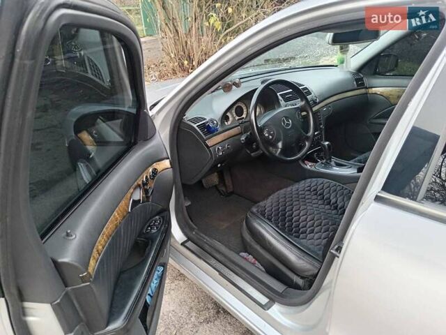 Серый Мерседес Е-Класс, объемом двигателя 2.69 л и пробегом 350 тыс. км за 6600 $, фото 4 на Automoto.ua