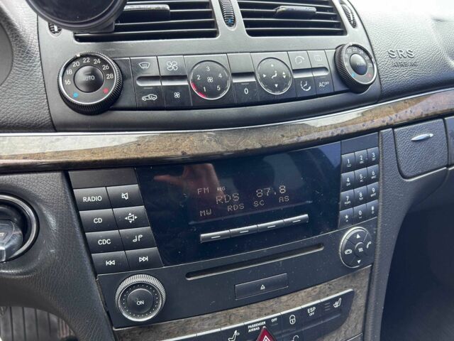 Сірий Мерседес Е-Клас, об'ємом двигуна 2.7 л та пробігом 382 тис. км за 7490 $, фото 21 на Automoto.ua