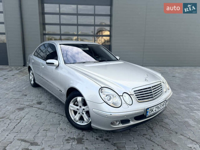 Мерседес Е-Клас 2003 у Сарнах на Automoto.ua Сірий Мерседес Е-Клас, об'ємом двигуна 2.2 л та пробігом 422 тис. км за 6999 $, фото 1 на Automoto.ua