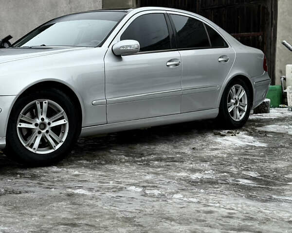 Серый Мерседес Е-Класс, объемом двигателя 3.2 л и пробегом 455 тыс. км за 6100 $, фото 4 на Automoto.ua