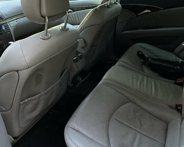 Мерседес Е-Класс 2003 в Черновцах на Automoto.ua Серый Мерседес Е-Класс, объемом двигателя 3.2 л и пробегом 400 тыс. км за 7000 $, фото 48 на Automoto.ua