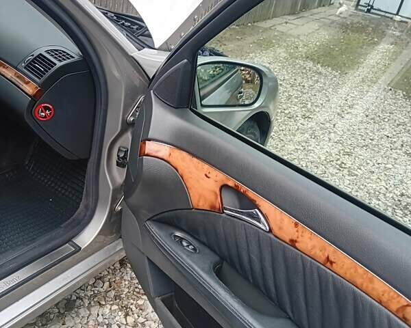 Серый Мерседес Е-Класс, объемом двигателя 2 л и пробегом 359 тыс. км за 5300 $, фото 11 на Automoto.ua