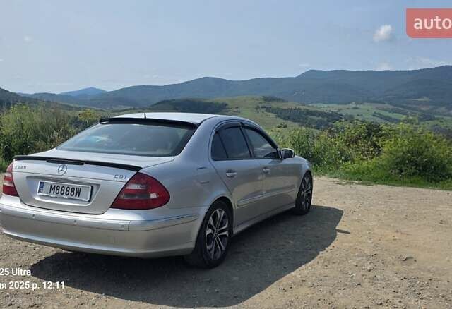 Мерседес Е-Клас 2003 у Чопе на Automoto.ua Сірий Мерседес Е-Клас, об'ємом двигуна 3.2 л та пробігом 388 тис. км за 10000 $, фото 1 на Automoto.ua
