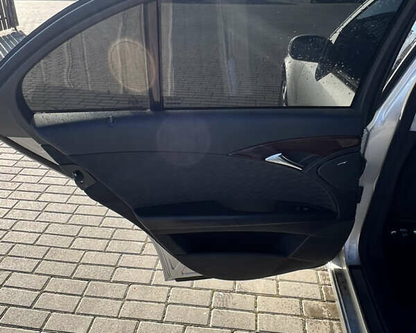 Сірий Мерседес Е-Клас, об'ємом двигуна 2.2 л та пробігом 367 тис. км за 5800 $, фото 8 на Automoto.ua