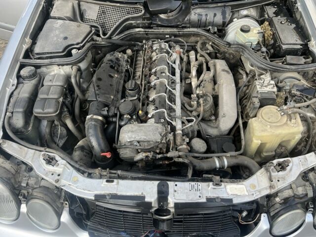 Серый Мерседес Е-Класс, объемом двигателя 3.2 л и пробегом 250 тыс. км за 1690 $, фото 5 на Automoto.ua