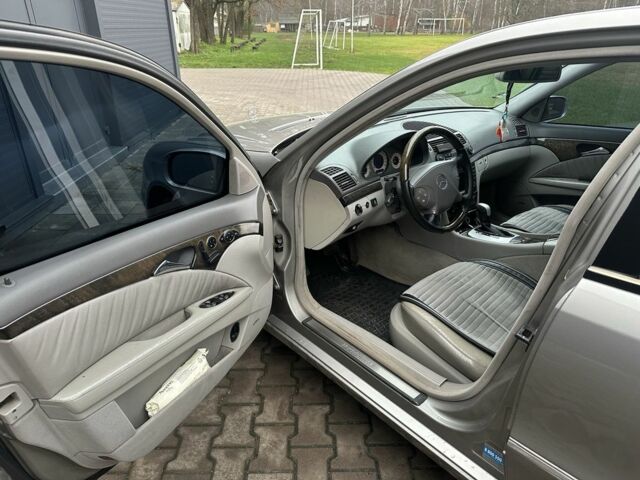 Серый Мерседес Е-Класс, объемом двигателя 3.2 л и пробегом 270 тыс. км за 5750 $, фото 7 на Automoto.ua