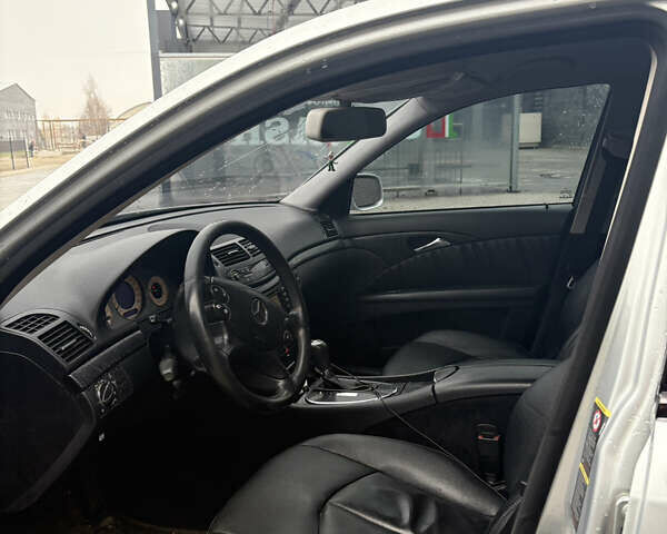 Серый Мерседес Е-Класс, объемом двигателя 2.15 л и пробегом 430 тыс. км за 6999 $, фото 7 на Automoto.ua