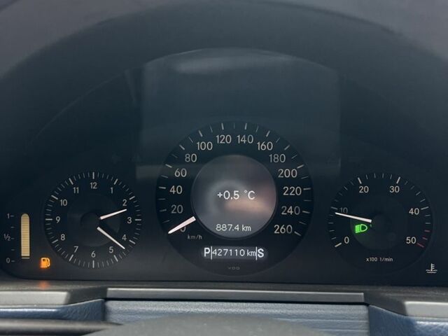 Серый Мерседес Е-Класс, объемом двигателя 2.2 л и пробегом 420 тыс. км за 3150 $, фото 10 на Automoto.ua