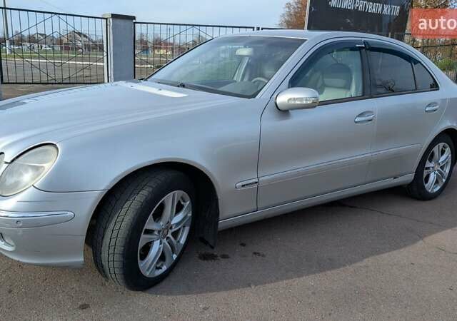 Серый Мерседес Е-Класс, объемом двигателя 2.2 л и пробегом 353 тыс. км за 3100 $, фото 3 на Automoto.ua