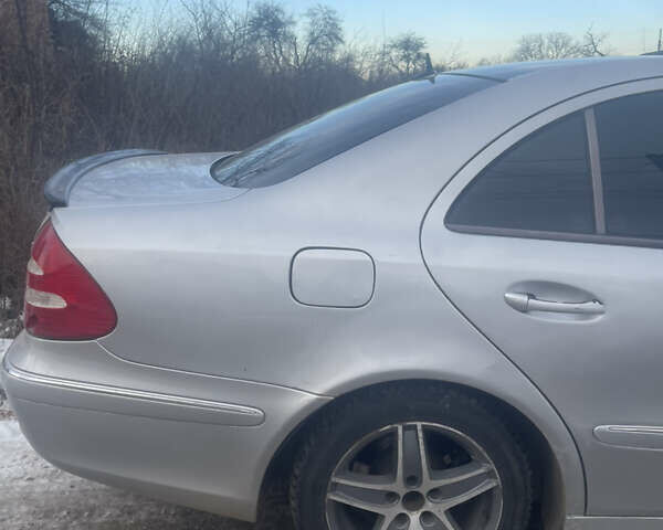 Серый Мерседес Е-Класс, объемом двигателя 2.6 л и пробегом 290 тыс. км за 3900 $, фото 5 на Automoto.ua