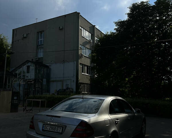 Сірий Мерседес Е-Клас, об'ємом двигуна 3.2 л та пробігом 320 тис. км за 7100 $, фото 4 на Automoto.ua