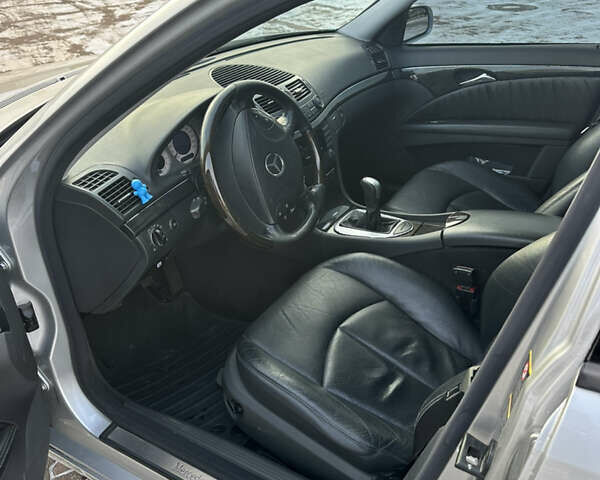 Серый Мерседес Е-Класс, объемом двигателя 1.8 л и пробегом 130 тыс. км за 8900 $, фото 11 на Automoto.ua