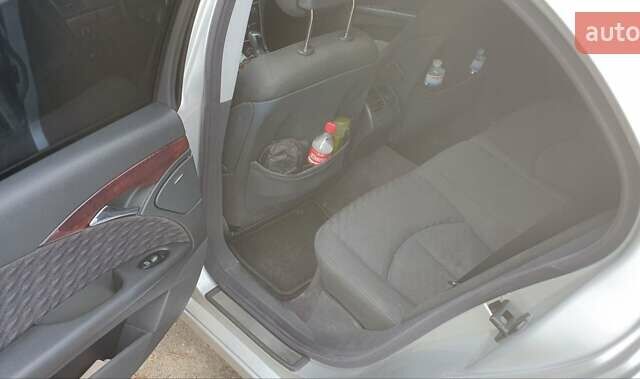 Серый Мерседес Е-Класс, объемом двигателя 2.15 л и пробегом 391 тыс. км за 4000 $, фото 6 на Automoto.ua