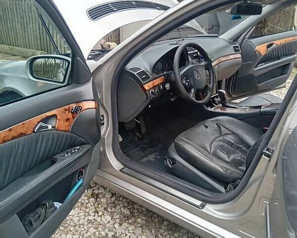 Серый Мерседес Е-Класс, объемом двигателя 2 л и пробегом 359 тыс. км за 5300 $, фото 10 на Automoto.ua