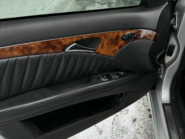 Сірий Мерседес Е-Клас, об'ємом двигуна 2.6 л та пробігом 350 тис. км за 4900 $, фото 12 на Automoto.ua