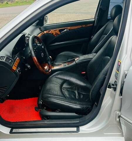 Серый Мерседес Е-Класс, объемом двигателя 3.2 л и пробегом 528 тыс. км за 4500 $, фото 17 на Automoto.ua