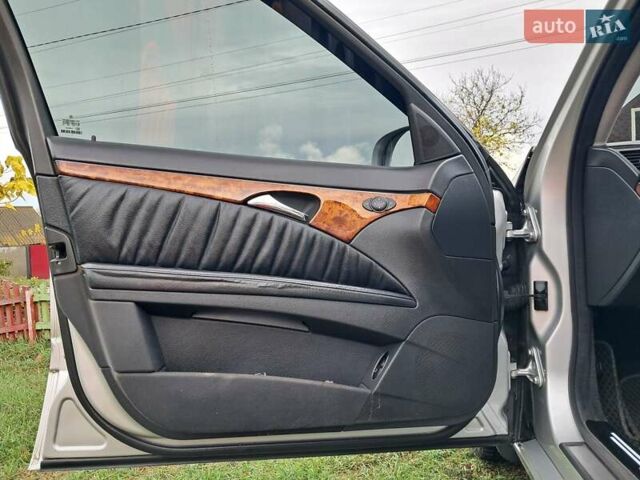 Мерседес Е-Класс 2003 в Лохвице на Automoto.ua Серый Мерседес Е-Класс, объемом двигателя 2 л и пробегом 336 тыс. км за 7000 $, фото 11 на Automoto.ua